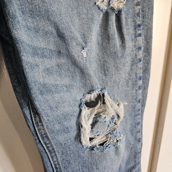 Extra High Rise Sky-Hi Straight Ripped Jeans (Size 6) - Picture 3 of 5